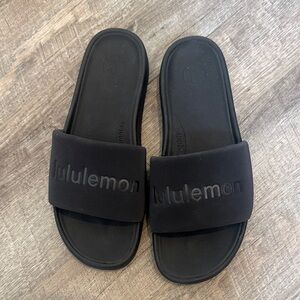 Lululemon Black Restfeel Grapic Slides Size 8